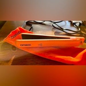 Amika Coral Hair Straightener